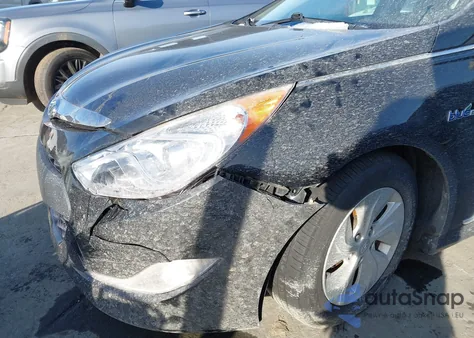 2013 Hyundai Sonata Hybrid z USA, uszkodzony, nr VIN KMHEC4A42DA083836